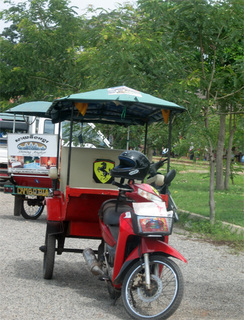 カンボジア製フェラーリ